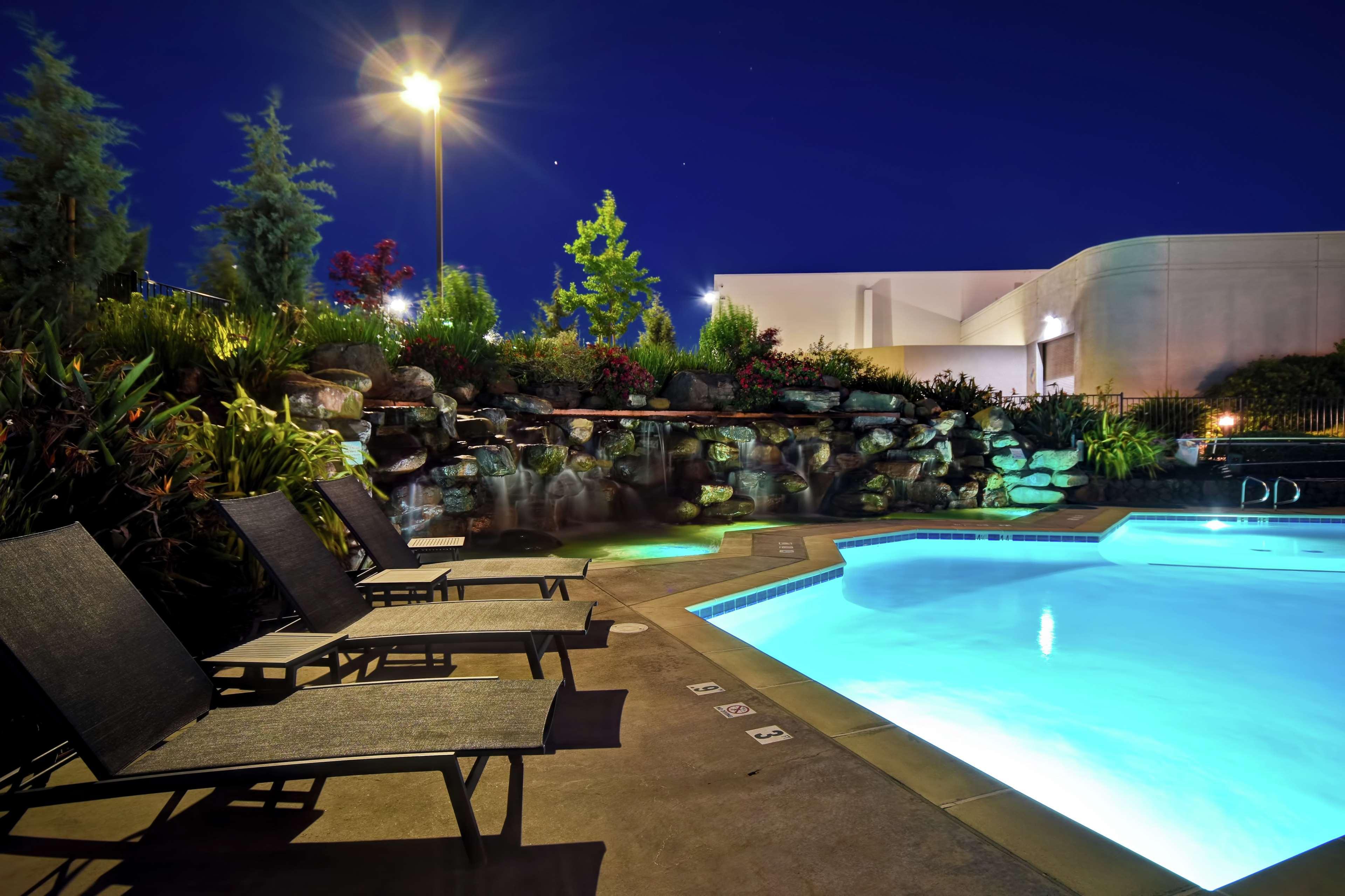 Doubletree By Hilton Pleasanton At The Club Otel Dış mekan fotoğraf